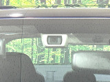 【アイサイトVer3】前方の車両等を検知し、衝突しそうな時は警報で注意を促し、ブレーキを踏む力をサポート。ブレーキを踏めなかった場合は衝突被害軽減ブレーキが作動、衝突回避をサポートします。