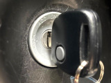 【キーレス】少し離れた場所からでもボタン一つでドアの開錠・施錠ができるのでとっても便利!ドアの鍵穴周りに傷をつけることもありません♪