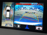 【パノラミックビューモニター】専用のカメラにより、上から見下ろしたような視点で360度クルマの周囲を確認することができます☆死角部分も確認しやすく、狭い場所での切り返しや駐車もスムーズに行えます。