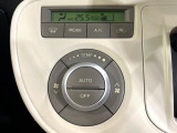 【オートエアコン】一度お好みの温度に設定すれば、車内の温度を検知し風量や温度を自動で調整。暑い…寒い…と何度もスイッチ操作をする必要はありません。快適な車内空間には必須の機能ですね♪