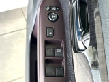 【電動格納ミラー】サイドミラーは電動格納式となっており、狭い駐車場でもキズがつくリスクを抑えられます。