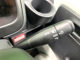 【オートライト】周りの明るさに応じて自動でヘッドライトの点灯・消灯ができる機能です!ライトの付け忘れ・消し忘れなどが無くなり、雨の日や夕方の走行も安心!トンネル通過時も便利ですね♪