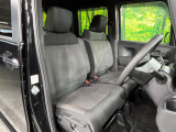 運転席シート廻りは使用感も少なく、良好な状態となっています。丁寧に使われていたことがよくわかりますね。