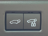 【パワーバックドア】スマートキーや運転席のボタンを押すだけでリアゲートが自動で開閉します!荷物を持っている時や、高い位置にあるバックドアを閉める際に便利な機能です♪