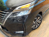 【LEDヘッドライト】悪天候や夜間走行時も良好な視界を確保し安心して運転できる高輝度LEDヘッドライトを装備!点灯速度が早く、消費電力も抑えられています。