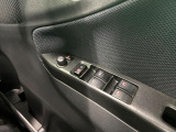 【電動格納ミラー】サイドミラーは電動格納式となっており、狭い駐車場でもキズがつくリスクを抑えられます。