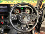 インテリアに合わせたデザインのステアリングは、運転される方のことも考え、運転しやすい形状、大きさです。是非一度、実際に触ってお確かめください。