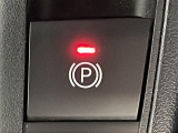 【電動パーキングブレーキ】パーキングブレーキを指先だけで操作可能です!力の弱い人にも安心してブレーキをかけていただけます!