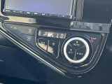 【オートエアコン】一度お好みの温度に設定すれば、車内の温度を検知し風量や温度を自動で調整。暑い…寒い…と何度もスイッチ操作をする必要はありません。快適な車内空間には必須の機能ですね♪