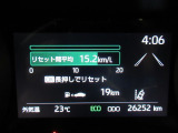 イグニッションONで鮮やかに発光するメーター。