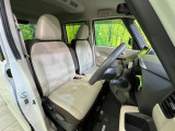 運転席シート廻りは使用感も少なく、良好な状態となっています。丁寧に使われていたことがよくわかりますね。