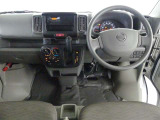 見通しのよいすっきりとした視界で、誰でも運転しやすいです。運転のしやすさは疲れにくさにも繋がりますよ♪