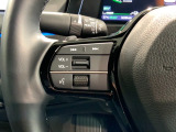 ステアリングにオーディオ操作スイッチが付いています。オーディオ画面に直接タッチしなくても操作が出来ますので、運転に集中できます。