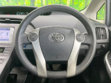 インテリアに合わせたデザインのステアリングは、運転される方のことも考え、運転しやすい形状、大きさです。是非一度、実際に触ってお確かめください。