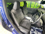 運転席まわりには十分なスペースがあり、大柄な方でもゆったり運転していただける環境です。