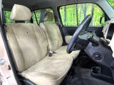 運転席シート廻りは使用感も少なく、良好な状態となっています。丁寧に使われていたことがよくわかりますね。