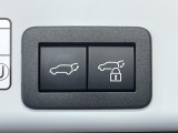 【パワーバックドア】スマートキーや運転席のボタンを押すだけでリアゲートが自動で開閉します!荷物を持っている時や、高い位置にあるバックドアを閉める際に便利な機能です♪