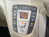 【オートエアコン】一度お好みの温度に設定すれば、車内の温度を検知し風量や温度を自動で調整。暑い…寒い…と何度もスイッチ操作をする必要はありません。快適な車内空間には必須の機能ですね♪