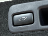 【パワーバックドア】スマートキーや運転席のボタンを押すだけでリアゲートが自動で開閉します!荷物を持っている時や、高い位置にあるバックドアを閉める際に便利な機能です♪