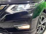 【LEDヘッドライト】悪天候や夜間走行時も良好な視界を確保し安心して運転できる高輝度LEDヘッドライトを装備!点灯速度が早く、消費電力も抑えられています。