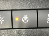 【ステアリングヒーター】冬場に冷たくなりやすい革巻きステアリングを、スイッチ一つで素早く適温に!エアコンよりも早く温まってくれるので、寒い日の運転も快適になりますね♪