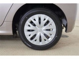 純正15インチスチールホイルでフルキャップです。タイヤサイズは185/60R15になります!