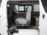 【新車/WoodVillage内装架装/8ナンバー/ガソリン2WD】オシャレなウッド内装&丸目フェイス♪サブバッテリー♪【全国納車可能】
