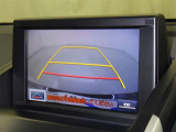 バックモニターも装備しております。バックギアに入れるとナビ画面に車の後方が映し出されます。これで後方確認も安心!