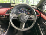 【純正革巻きステアリング】上質な革を使用することで、手にしっかり馴染みとても運転しやすいハンドルです♪