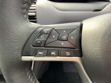 運転中でも音量調整やチャンネル変更がスムーズにできるステアリングスイッチ付き♪
