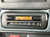 【オートエアコン】一度お好みの温度に設定すれば、車内の温度を検知し風量や温度を自動で調整。暑い…寒い…と何度もスイッチ操作をする必要はありません。快適な車内空間には必須の機能ですね♪