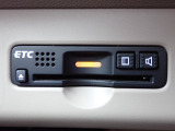 ■【ETC車載器】が装備されています。セットアップをしてお渡しとなり、ETCカードを差し込むだけで高速道路の利用が可能です。