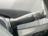 【オートライト】周りの明るさに応じて自動でヘッドライトの点灯・消灯ができる機能です!ライトの付け忘れ・消し忘れなどが無くなり、雨の日や夕方の走行も安心!トンネル通過時も便利ですね♪