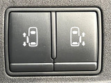 【両側パワースライドドア】スマートキーや運転席のスイッチで後席両側スライドドアの開閉が可能♪電動だから力を入れてドアを開ける必要が無く、小さなお子様でも簡単に開け閉めでき快適です♪