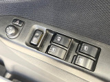【電動格納ミラー】サイドミラーは電動格納式となっており、狭い駐車場でもキズがつくリスクを抑えられます。