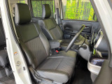 運転席シート廻りは使用感も少なく、良好な状態となっています。丁寧に使われていたことがよくわかりますね。