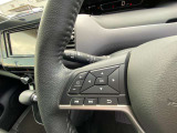 運転中でも音量調整やチャンネル変更がスムーズにできるステアリングスイッチ付き♪