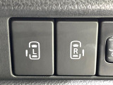 【両側パワースライドドア】スマートキーや運転席のスイッチで後席両側スライドドアの開閉が可能♪電動だから力を入れてドアを開ける必要が無く、小さなお子様でも簡単に開け閉めでき快適です♪