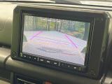 【バックカメラ】駐車時に後方がリアルタイム映像で確認できます。大型商業施設や立体駐車場での駐車時や、夜間のバック時に大活躍!運転スキルに関わらず、今や必須となった装備のひとつです!