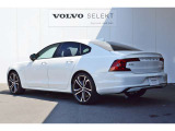 VOLVOの安全機能は前方だけではなく後方も監視しています