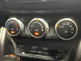 【オートエアコン】一度お好みの温度に設定すれば、車内の温度を検知し風量や温度を自動で調整。暑い…寒い…と何度もスイッチ操作をする必要はありません。快適な車内空間には必須の機能ですね♪