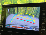 【バックカメラ】駐車時に後方がリアルタイム映像で確認できます。大型商業施設や立体駐車場での駐車時や、夜間のバック時に大活躍!運転スキルに関わらず、今や必須となった装備のひとつです!