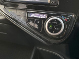 【オートエアコン】一度お好みの温度に設定すれば、車内の温度を検知し風量や温度を自動で調整。暑い…寒い…と何度もスイッチ操作をする必要はありません。快適な車内空間には必須の機能ですね♪