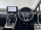 RAV4ならではの見晴らしのよい前方視界で、快適なドライブをお楽しみいただけます。☆ステアリングヒーター装備☆