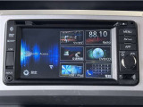 Bluetooth対応、CD/DVD再生機能付き。お好きな音楽を聴きながらのドライブは楽しいですよね〜♪