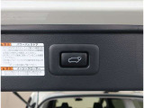 トランクのクローズもボタンワンプッシュでラクラク♪