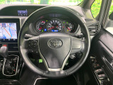 【純正革巻きステアリング】上質な革を使用することで、手にしっかり馴染みとても運転しやすいハンドルです♪