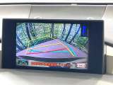 【バックカメラ】駐車時に後方がリアルタイム映像で確認できます。大型商業施設や立体駐車場での駐車時や、夜間のバック時に大活躍!運転スキルに関わらず、今や必須となった装備のひとつです!