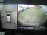 アラウンドビューモニター。上空から見下ろしているかのような映像を映し出して、駐車をスムースにアシストします。