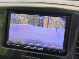 【バックカメラ】駐車時に後方がリアルタイム映像で確認できます。大型商業施設や立体駐車場での駐車時や、夜間のバック時に大活躍!運転スキルに関わらず、今や必須となった装備のひとつです!